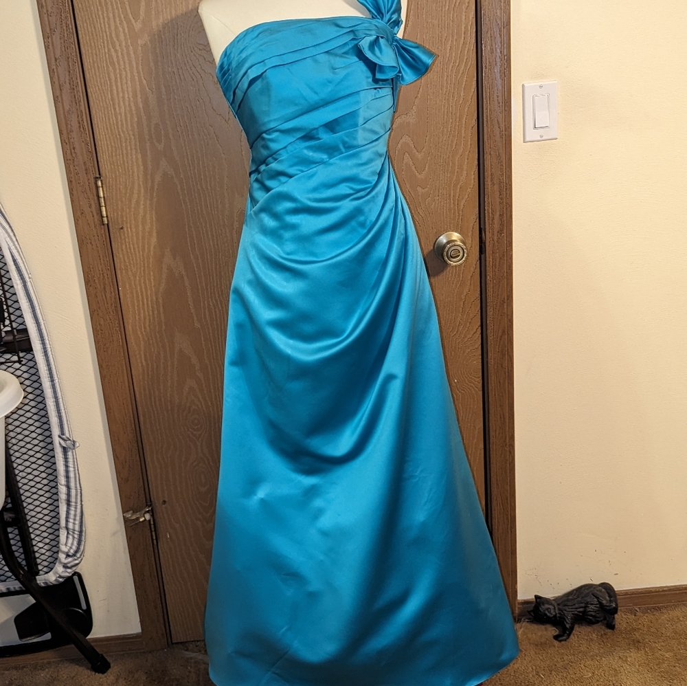 David's Bridal One Shoulder Blue Dress, size 6